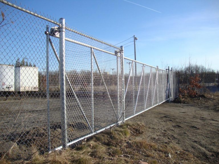 chain link slide gate on cantilever rollers Reliable Fence