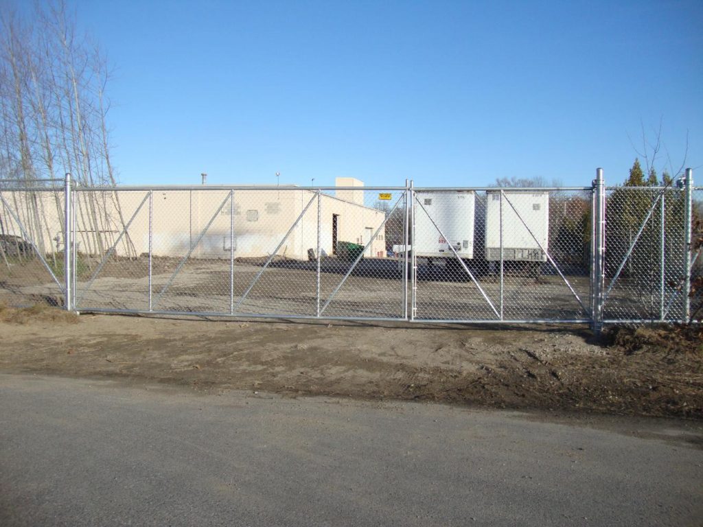 custom chain link double slide gate Reliable Fence